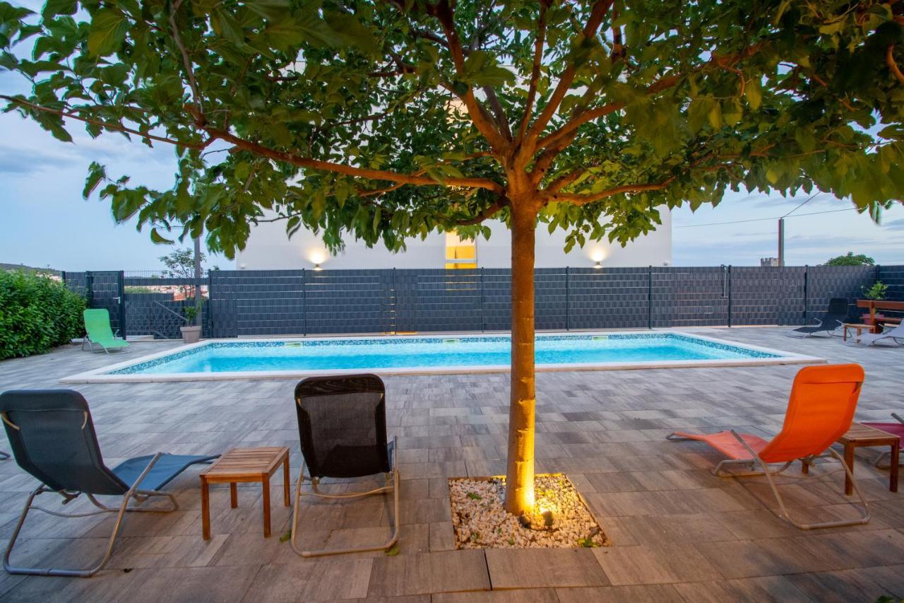 Hotel Bulli Croatia Donji Seget Esterno foto