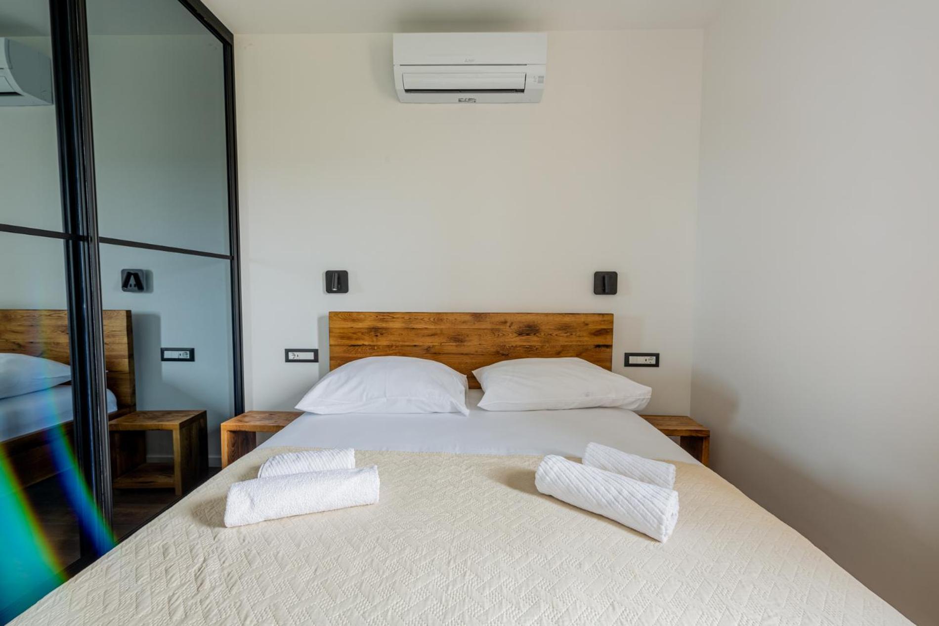 Hotel Bulli Croatia Donji Seget Esterno foto