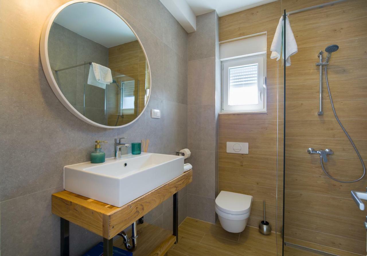Hotel Bulli Croatia Donji Seget Esterno foto